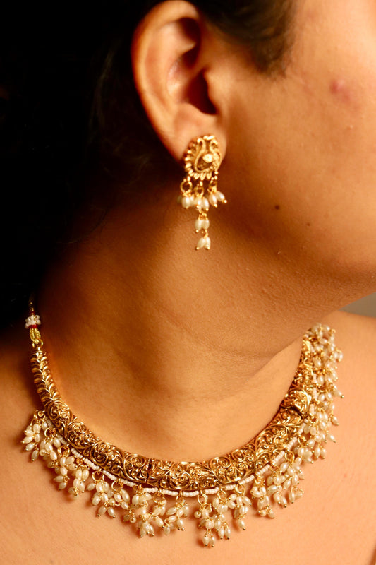 White pearl necklace set