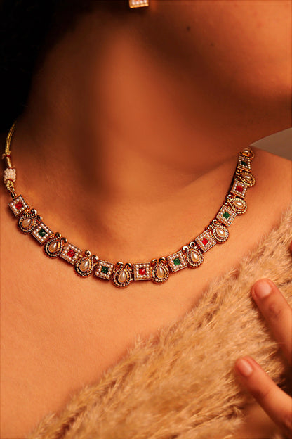 Varnika pearl Haar Set